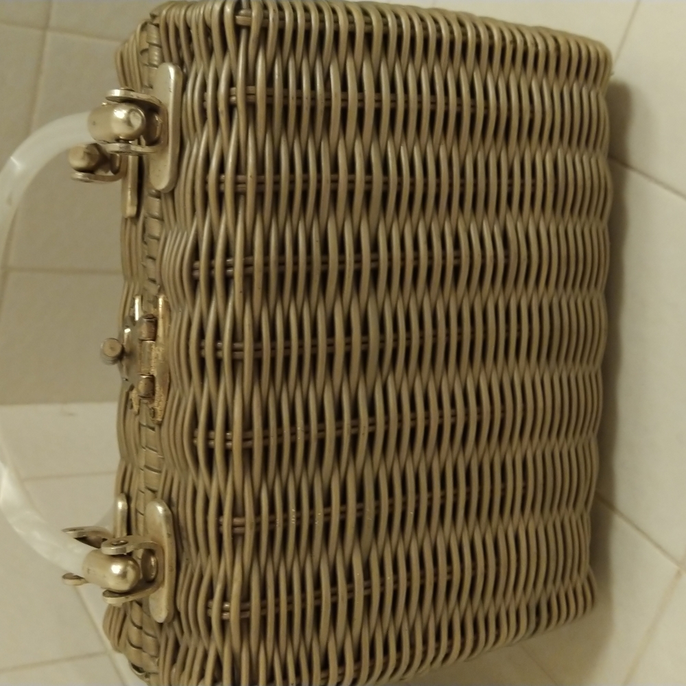 Wicker Purse with loose sight handle